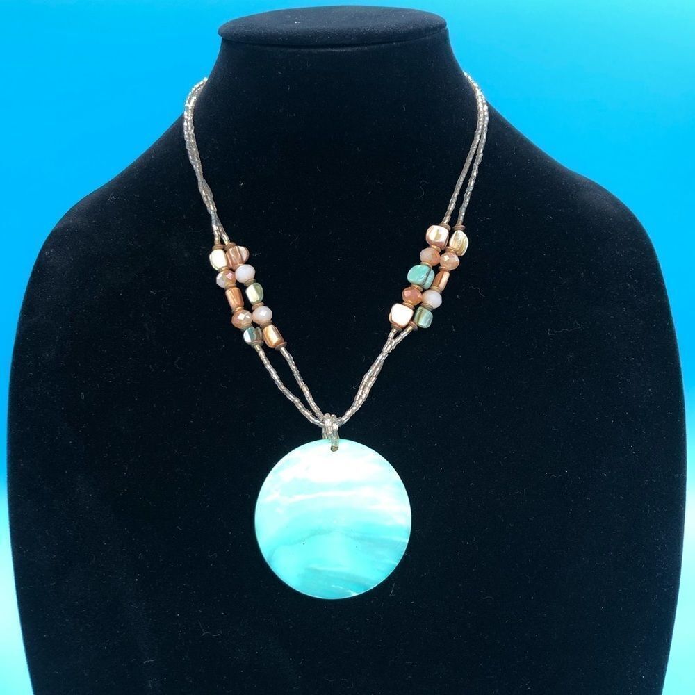 Mother ofย Pearl Pendant with Fresh water pearls